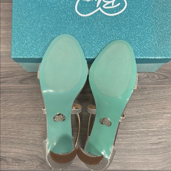 Betsey Johnson Bella Evening Sandals Silver - Picture 3 of 7